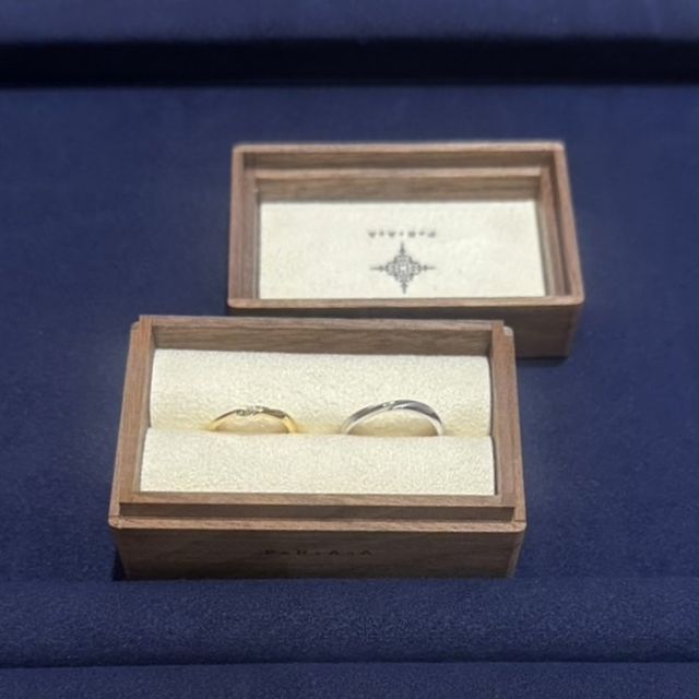 【PORTADA(ポルターダ)の口コミ】 シンプルなウェーブデザインに、中央のダイヤモンドがさりげなく輝く結婚…