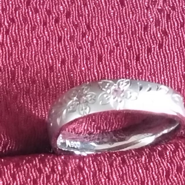 【MIORING(ミオリング)の口コミ】 せっかく購入するのであればあまり他と被らないものをと指輪探しをしてお…