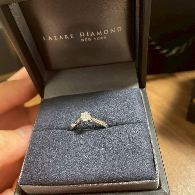 【ラザール ダイヤモンド(LAZARE DIAMOND)の口コミ】 婚約指輪は、立体感を求めました。
使いやすく、かつ立体感があって飾って…