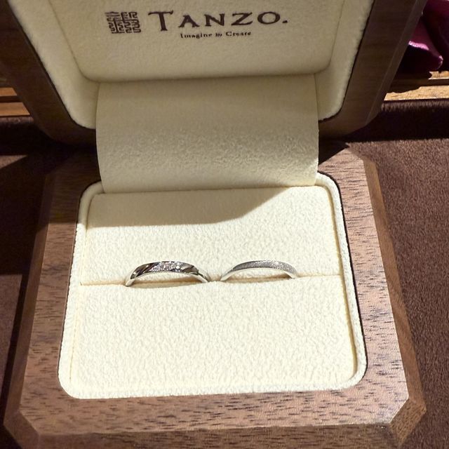 【TANZO.(鍛造指輪)の口コミ】 スターダストの入れ方が選べたところです。他店舗にもスターダスト加工が…