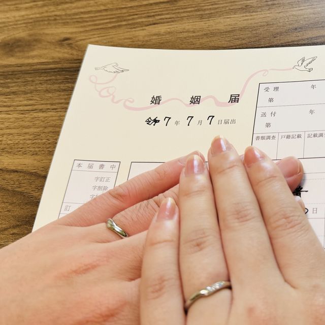 【アイプリモ(I-PRIMO)の口コミ】 シンプルで上品なデザインが魅力の結婚指輪です。指にしっくりと馴染む軽…