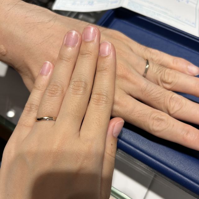 【銀座ダイヤモンドシライシの口コミ】 とにかくどの店舗よりも着け心地が良く、デザインもシンプルでした。ピン…