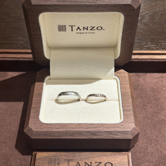 【TANZO.(鍛造指輪)の口コミ】 奥さんがTANZOの指輪が良いと言っていたのでここに決めたのですが、いざ来…