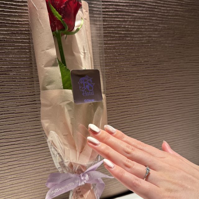 【ラザール ダイヤモンド(LAZARE DIAMOND)の口コミ】 【リリーズ】
ダイヤモンドを支える台座が高く、側面からも光を取り込み輝…