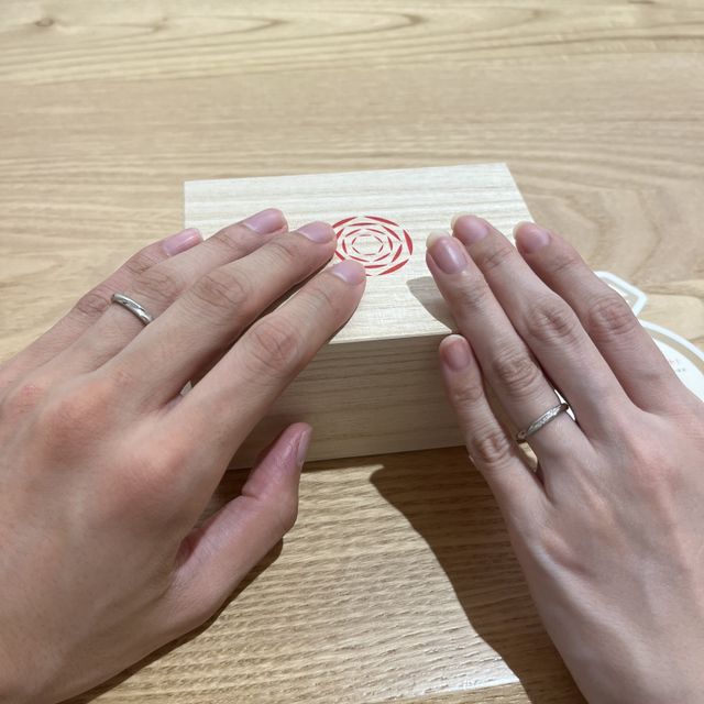 【出雲結(いずもゆい)の口コミ】 シンプルながら上品なデザインで、長く愛用できる結婚指輪です。指に馴染…