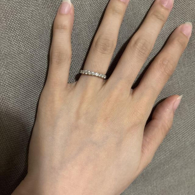 【銀座ダイヤモンドシライシの口コミ】 エタニティリングでダイヤモンドの品質がいいのでとても綺麗で華やかです…