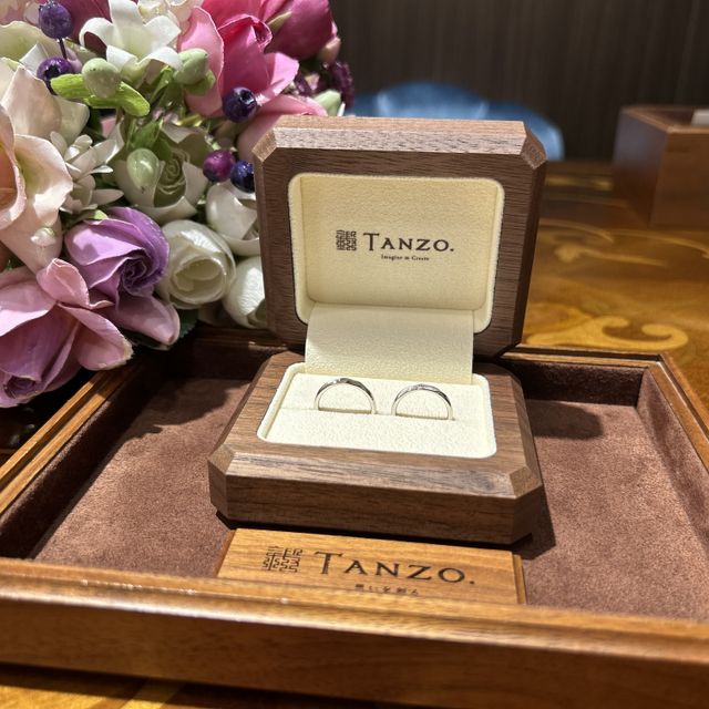【TANZO.(鍛造指輪)の口コミ】 多数あるデザインの中から自分が気にいるデザインを見つけていきました。…