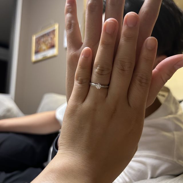 【ケイウノ ブライダル(K.UNO BRIDAL)の口コミ】 ダイアモンドの飾り方にこだわりがあり、QRコードを読み取ると飾り方どの…