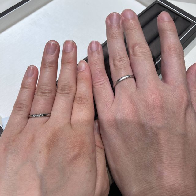 【アイプリモ(I-PRIMO)の口コミ】 デザインが気に入りました。
婚約指輪との重ね付けをすることを考えて、重…