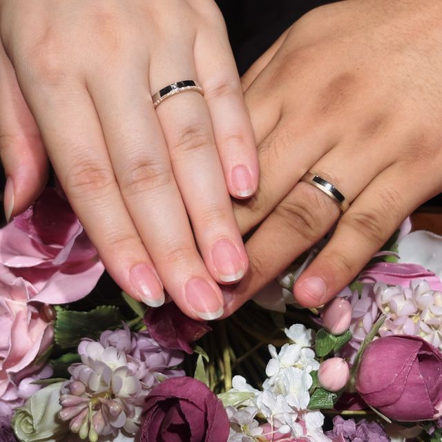 【TANZO.(鍛造指輪)の口コミ】 フルオーダーで作成しました。私はハーフエタニティにして1石ダイヤもいれ…