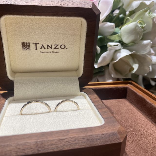 【TANZO.(鍛造指輪)の口コミ】 シンプルだけどキラキラさも欲しくて粗めマットと槌目を組み合わせました…