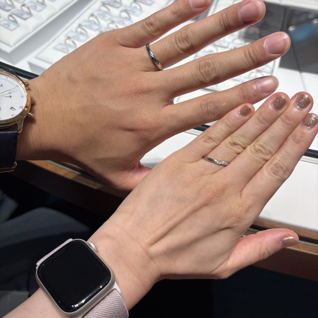 【銀座ダイヤモンドシライシの口コミ】 女性物は細身で一粒ダイヤのもの、男性物はシンプルで3mm以下の細身のもの…