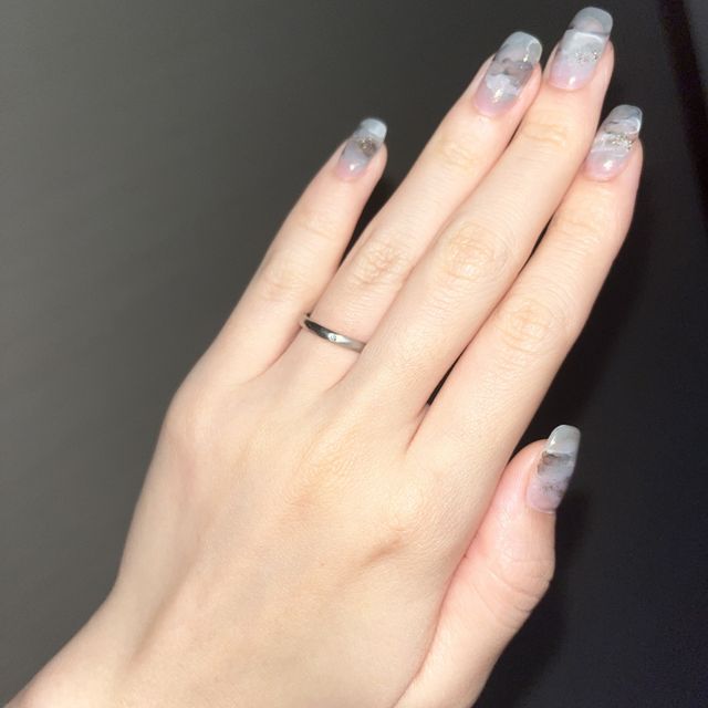 【mina.jewelry(ミナジュエリー)の口コミ】 2人とも気に入って、かつ似合うデザインで探していました。他にも数店舗巡…