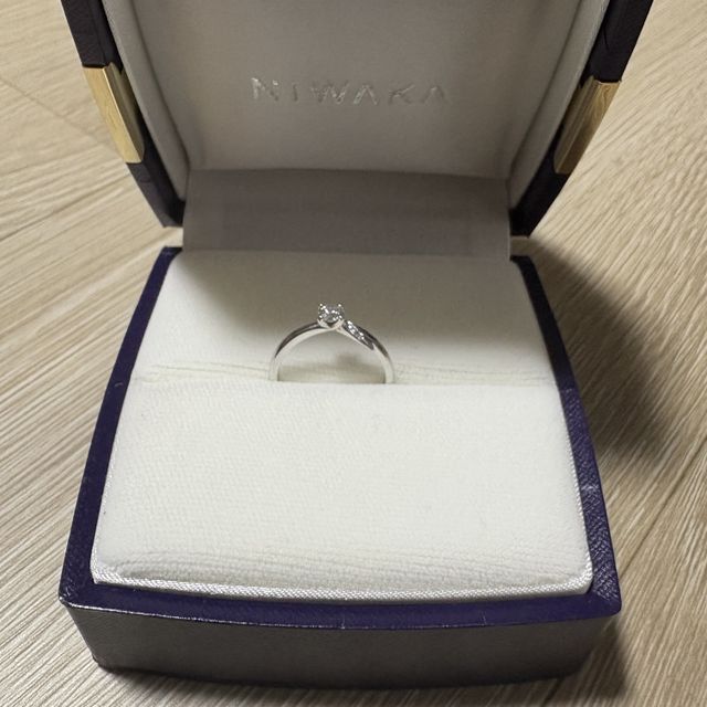 【俄(にわか)の口コミ】 ダイヤが小さくもなく大きくもなくちょうどよく綺麗に見えるデザインがと…