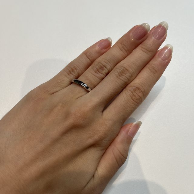 【BRILLIANCE+(ブリリアンスプラス)の口コミ】 シルバー以外の色がある事も決め手でした。またシンプルな人と同じデザイ…