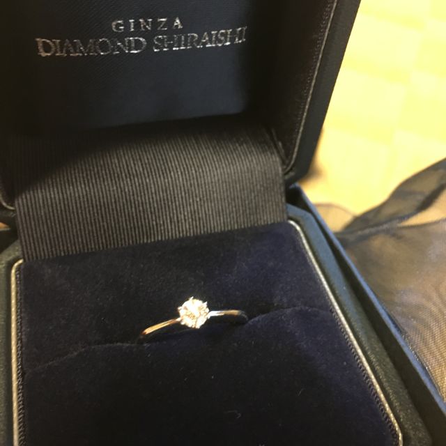 【銀座ダイヤモンドシライシの口コミ】 横から見ると王冠に見える可愛らしい清楚なデザインとダイヤモンドの輝き…