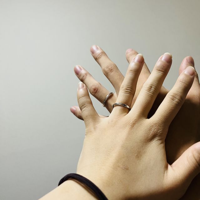 【ケイウノ ブライダル(K.UNO BRIDAL)の口コミ】 元々はシンプルでイシのついていないものを好んでいましたが、こちらのリ…