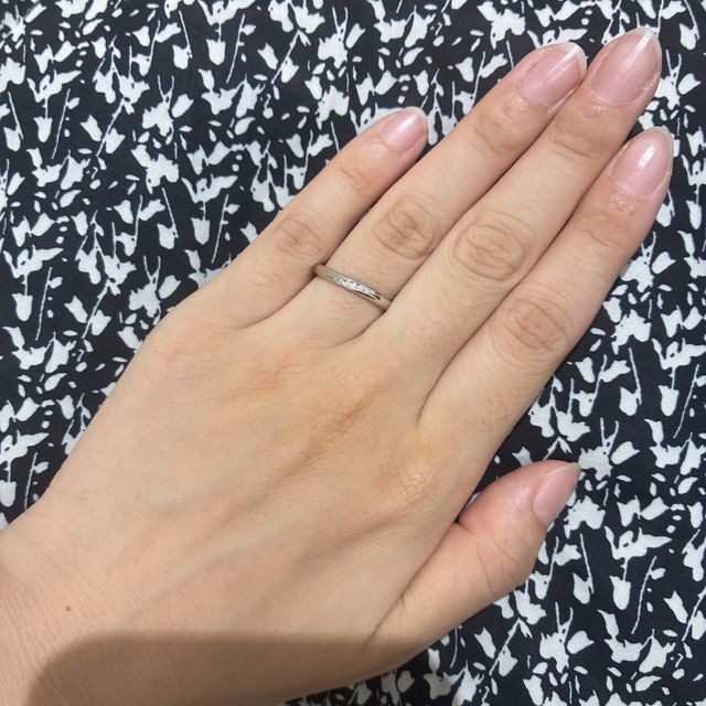 【出雲結(いずもゆい)の口コミ】 関節が目立つため華奢に見えるウェーブのリング、かつ、日常に馴染むよう…