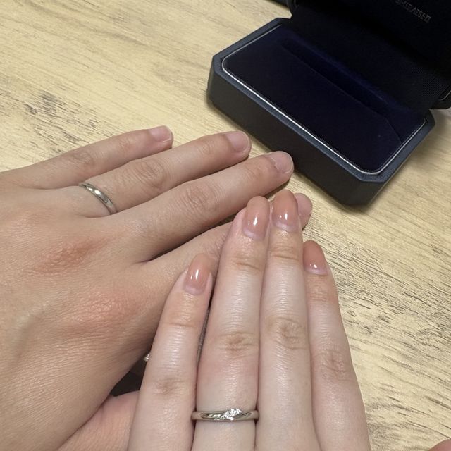 【銀座ダイヤモンドシライシの口コミ】 アミュレット6を結婚指輪として選びました。6石のダイヤモンドがとても上…