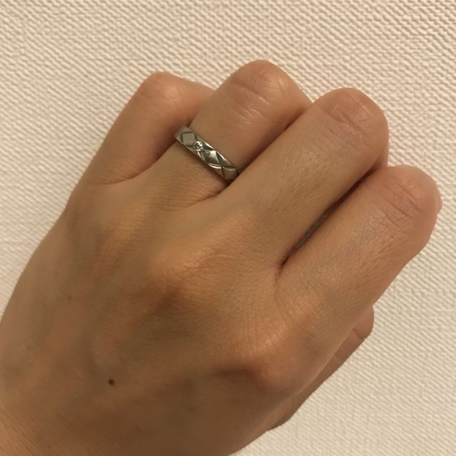 【シャネル(CHANEL)の口コミ】 リングの幅やダイヤの石数も一石かグルっと一周か選べ、男性がつけてもい…