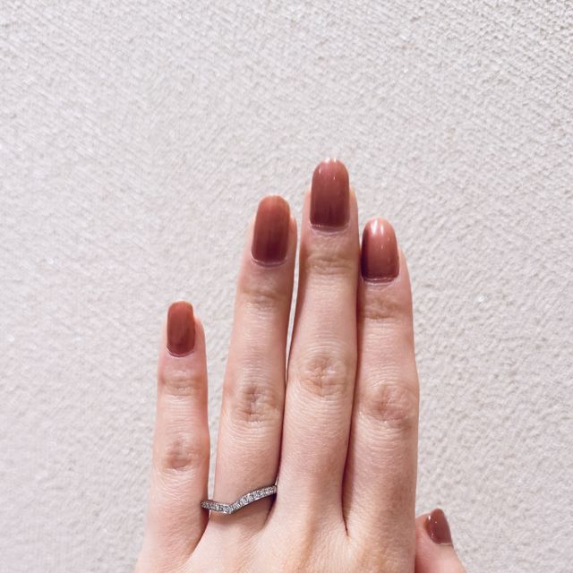 【アイプリモ(I-PRIMO)の口コミ】 　私はV字のハーフエタニティを探しており、婚約指輪との重ね付けをイメー…