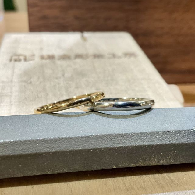 【鎌倉彫金工房の口コミ】 華奢なデザインに刻印をしてもらえた。何種類もサンプルをみて、実際に触…