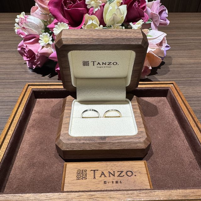 【TANZO.(鍛造指輪)の口コミ】 オーダーメイドで作っていただきました。プラチナ素材で真ん中のつや消し…