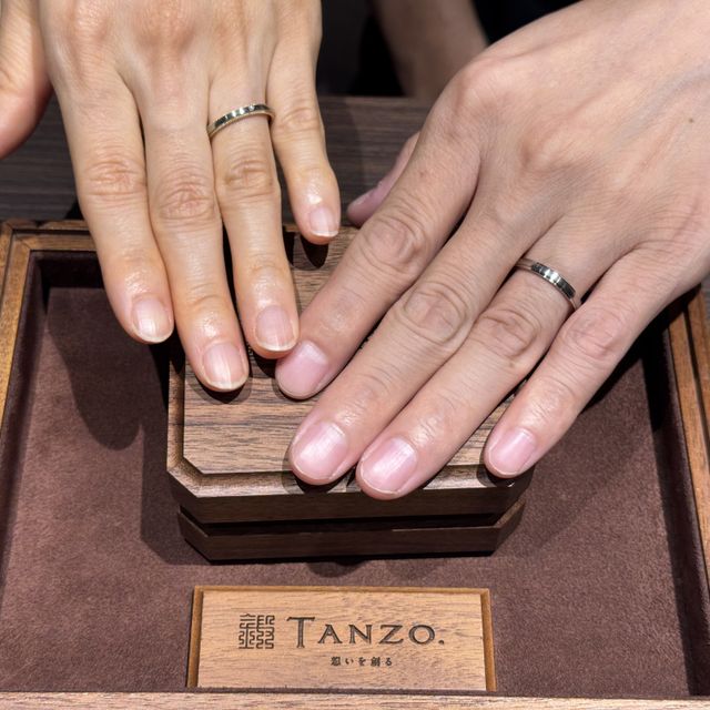 【TANZO.(鍛造指輪)の口コミ】 材質がプラチナで頑丈にできでいる。
マットなヘアライン加工ができる。
…
