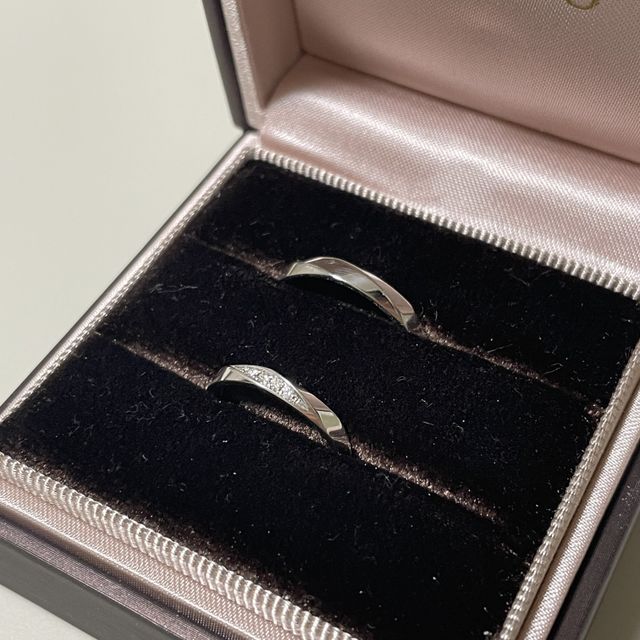 【アイプリモ(I-PRIMO)の口コミ】 ねじれが入った今どきの細めのデザインの指輪です。
シンプルでスタイリッ…