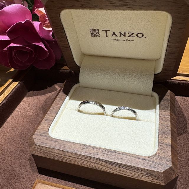 【TANZO.(鍛造指輪)の口コミ】 こだわりのデザインがそのまま形になる！
ウェーブ面取りのデザイン、スト…