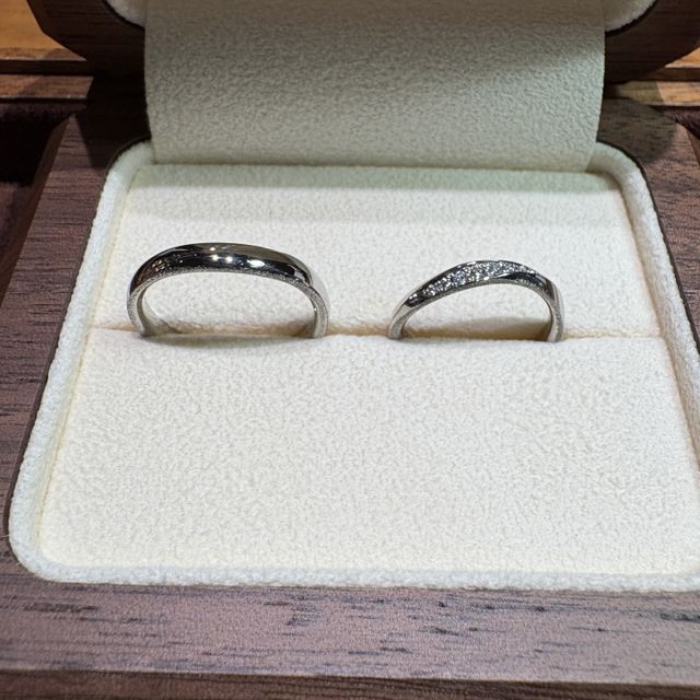 【TANZO.(鍛造指輪)の口コミ】 デザインがほぼ自由に決めれて自分のこだわりを出すことができます。
また…