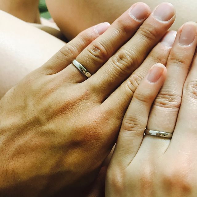 【JEWELRY  KAMATA(ジュエリーかまた)の口コミ】 自分たちはあまり派手な指輪は好みではなかったので、シンプルでスタイリ…