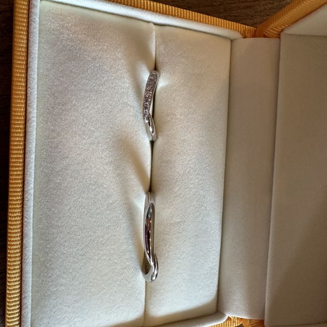 【ケイウノ ブライダル(K.UNO BRIDAL)の口コミ】 ダイヤモンドの質が良く、なによりデザインが綺麗です。もともと婚約指輪…