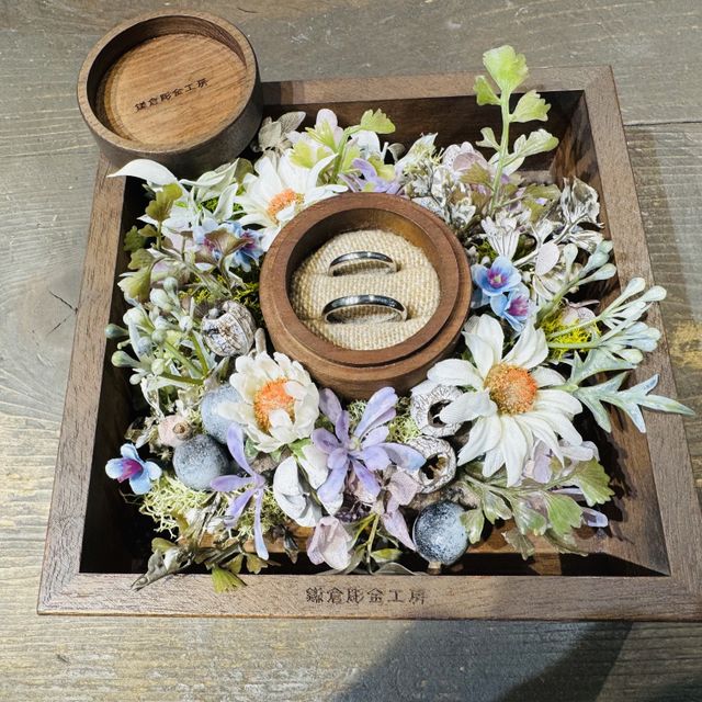 【鎌倉彫金工房の口コミ】 素材、色、形、装飾、仕上げ、刻印など、サンプルを見ながらじっくり選ん…