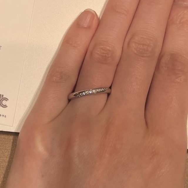 【ラザール ダイヤモンド(LAZARE DIAMOND)の口コミ】 わたしの指は、みずかきが深いので、指輪を装着したときにリングが斜めに…