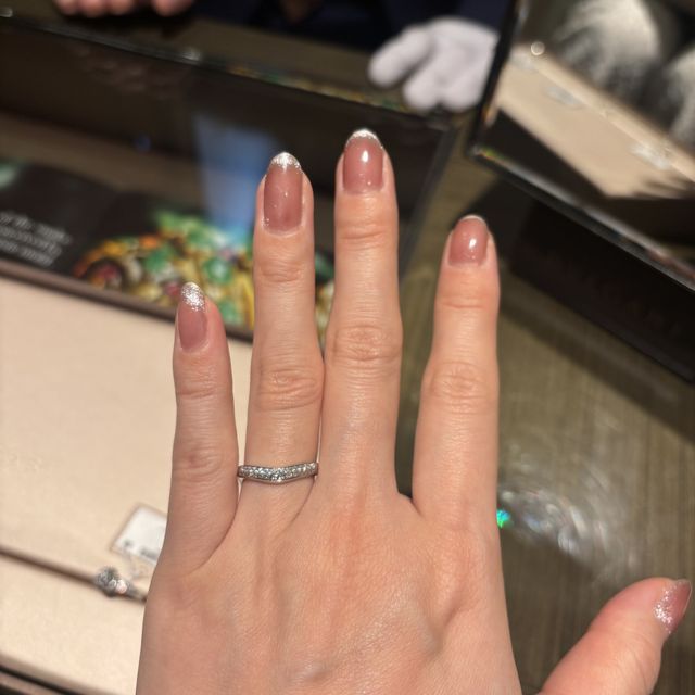 【ブルガリ(BVLGARI)の口コミ】 V字、ハーフエタニティにて探していましてこちらの指輪に出会いました。ネ…