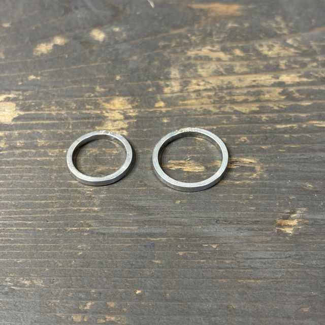 【鎌倉彫金工房の口コミ】 プラチナや金など素材を選ぶところから始まり、自分たちの好きな太さや加…