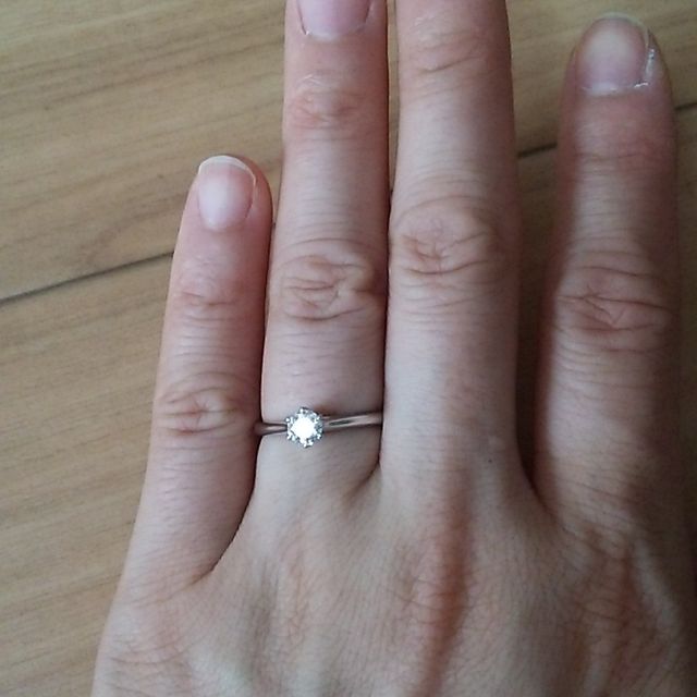 【銀座ダイヤモンドシライシの口コミ】 まず、指輪を試着して付け心地がよかったことが一番です！あと価格とスタ…