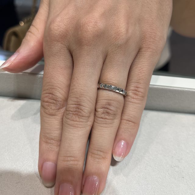 【ブシュロン(BOUCHERON)の口コミ】 人と違ったデザインを探していて、候補に上がっていました。友人もブシュ…
