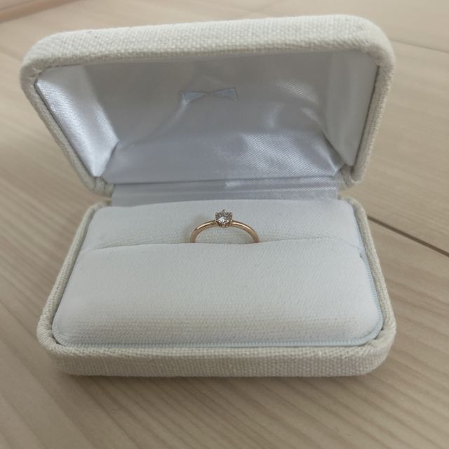 【KARAFURU(カラフル)の口コミ】 ピンクゴールドの色味が、普段使いもでき、特別感もあるように感じさせて…