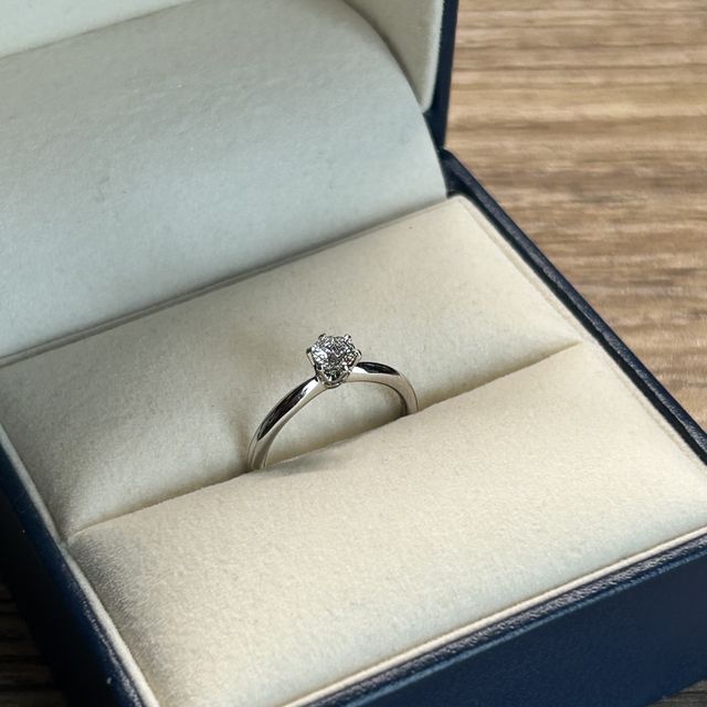 【GALA JEWELRY(ガラジュエリー)の口コミ】 シンプルながらも洗練されたデザインが魅力です。ダイヤモンドの質が高く…