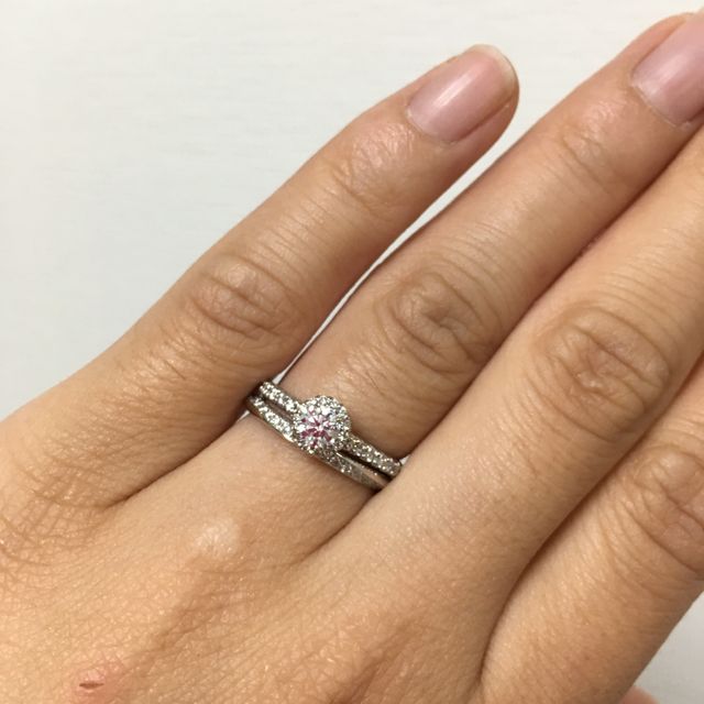 【銀座ダイヤモンドシライシの口コミ】 似たようなデザインはどこの店舗にもあるのですが、メレダイヤがとても綺…