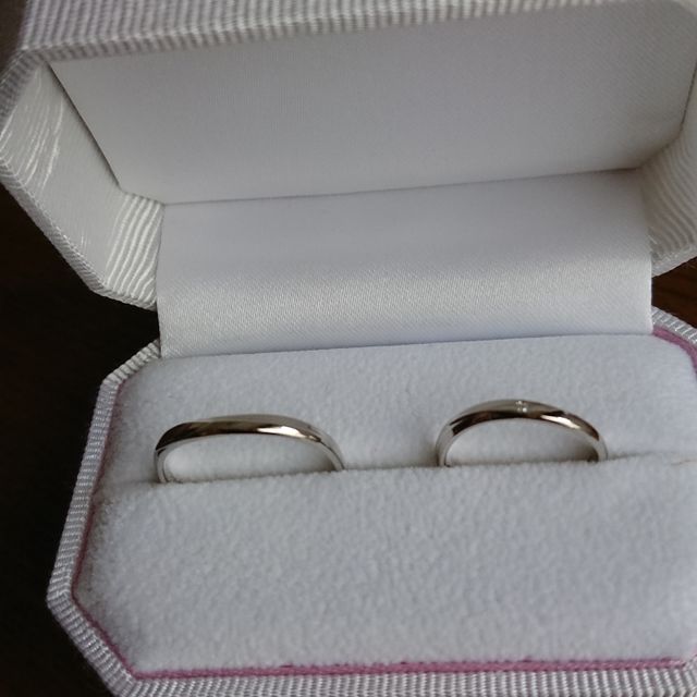 【Honey Bride(ハニーブライド)の口コミ】 以前の指輪はゴツめでがっしりしたイメージだったので、今回は流れてる感…