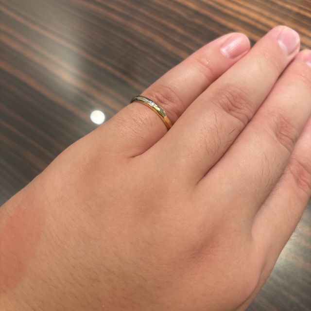 【AMATSU(アマツ)の口コミ】 プラチナとイエローゴールドの混合の指輪で綺麗です。プラチナの部分は滑…