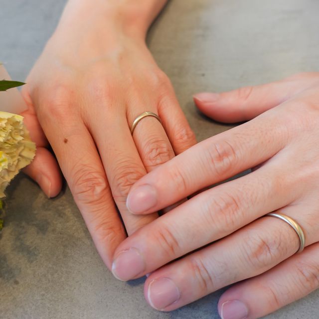 【Cayof(カヨフ)の口コミ】 デザイン・色・テクスチャー・刻印を選び、自分たちだけの指輪が作製でき…