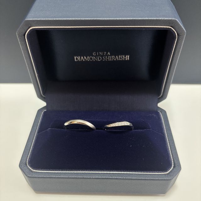 【銀座ダイヤモンドシライシの口コミ】 ウェーブでキラキラしたデザインがよかったのでこちらを選びました。とて…