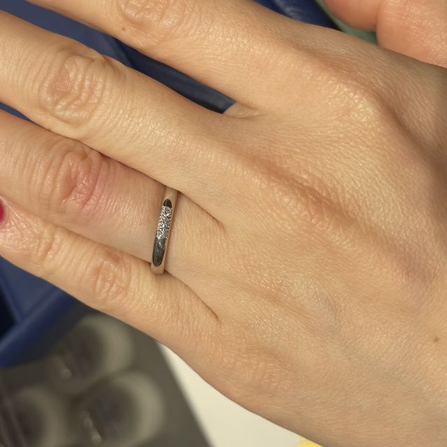 【銀座ダイヤモンドシライシの口コミ】 指輪のデザイン、太さ、ダイヤモンドの数など好みで選べるので自分の指の…