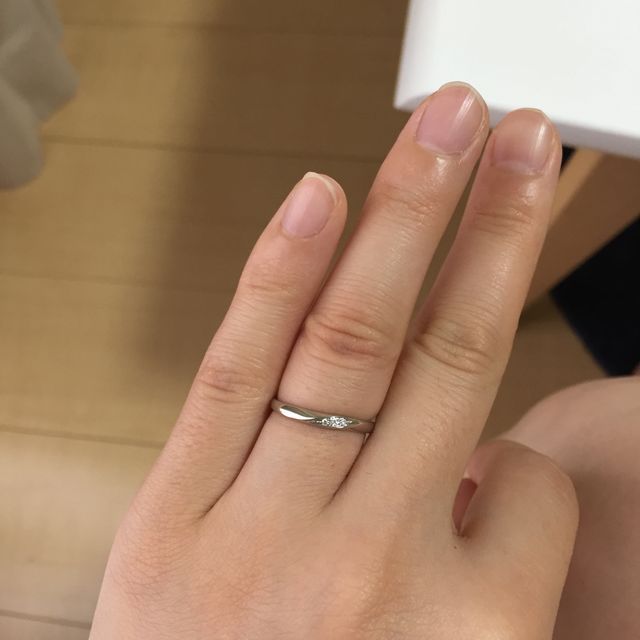 【銀座ダイヤモンドシライシの口コミ】 指にはめた時に、似合ったことと、イメージにあっていたから。旦那さんが…