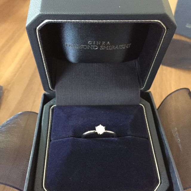 【銀座ダイヤモンドシライシの口コミ】 指にはめた時に、似合ったことと、イメージにあっていたから。旦那さんが…