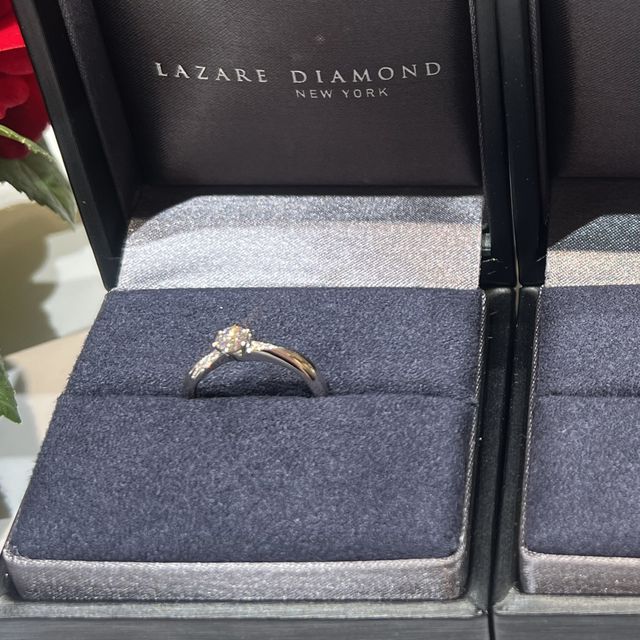 【ラザール ダイヤモンド(LAZARE DIAMOND)の口コミ】 とにかくダイヤモンドがきらきらと七色に輝いていてとても綺麗でした。世…